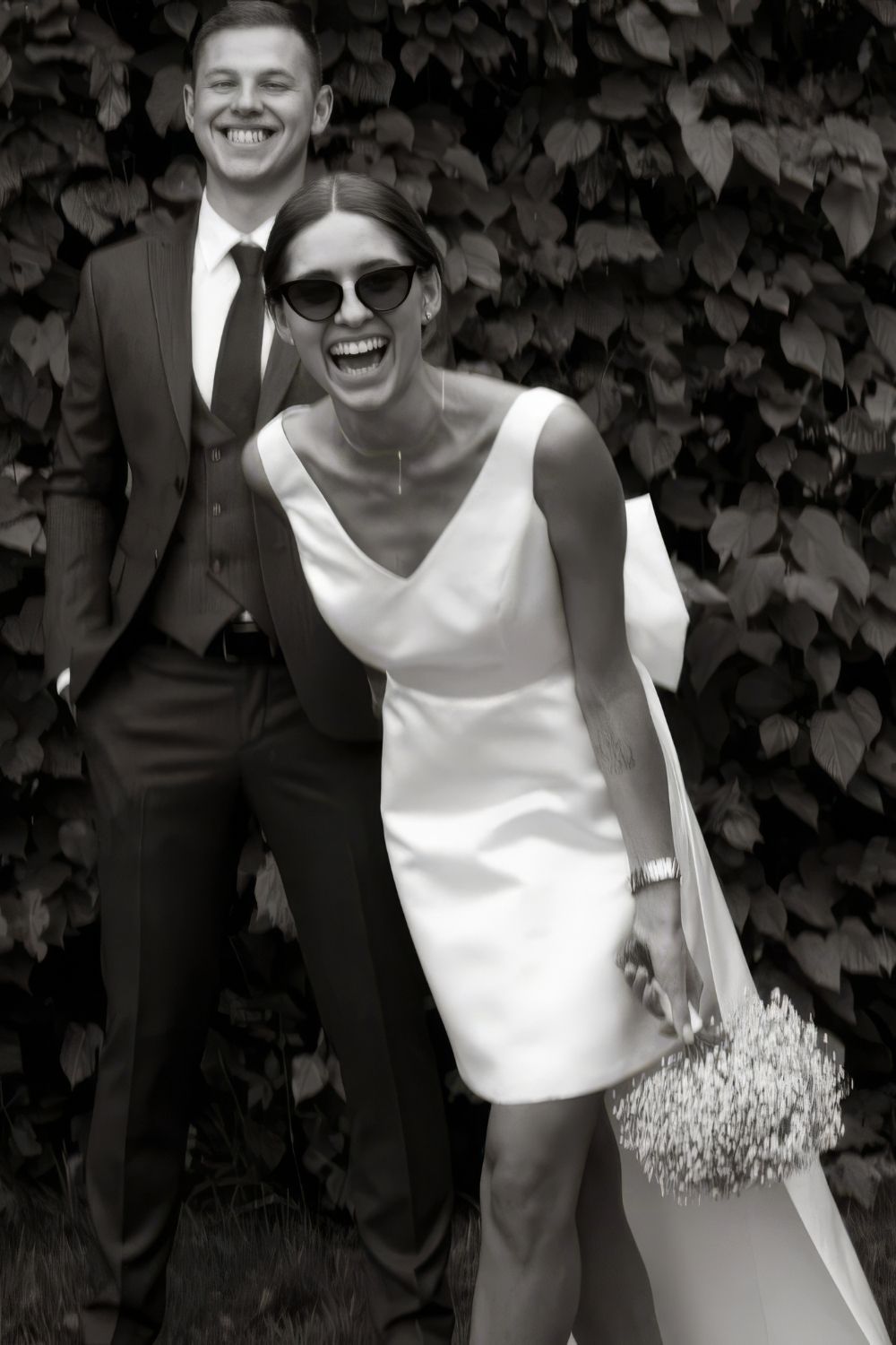 Robe de Mariée Mini à Nœud dans le Dos en Satin